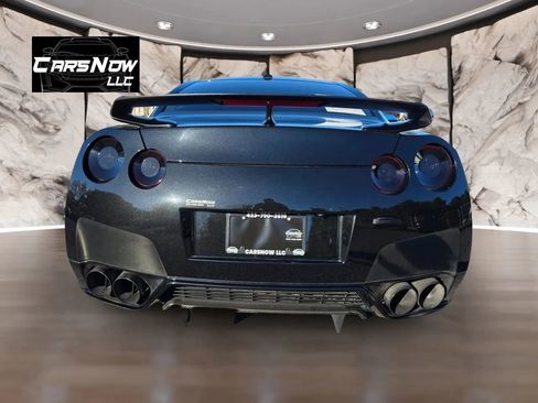 Used 2015 Nissan GT-R Black Edition image 5