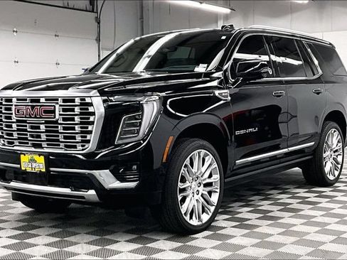 Used 2026 GMC Yukon Denali w/ Denali Reserve Package AWD/4WD image 13
