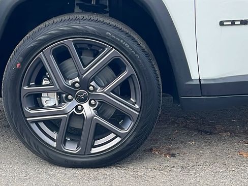 New 2026 Jeep Compass Latitude image 9