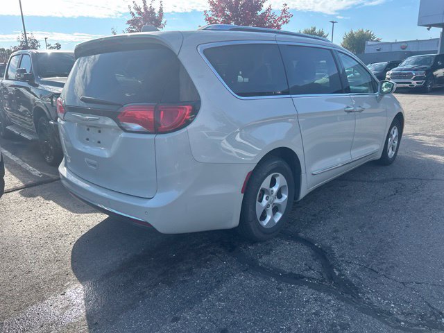 Used 2017 Chrysler Pacifica Touring-L Plus FWD image 4