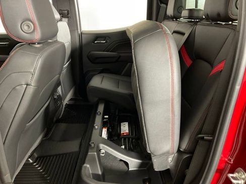 Used 2025 Chevrolet Colorado Z71 w/ Technology Package image 28