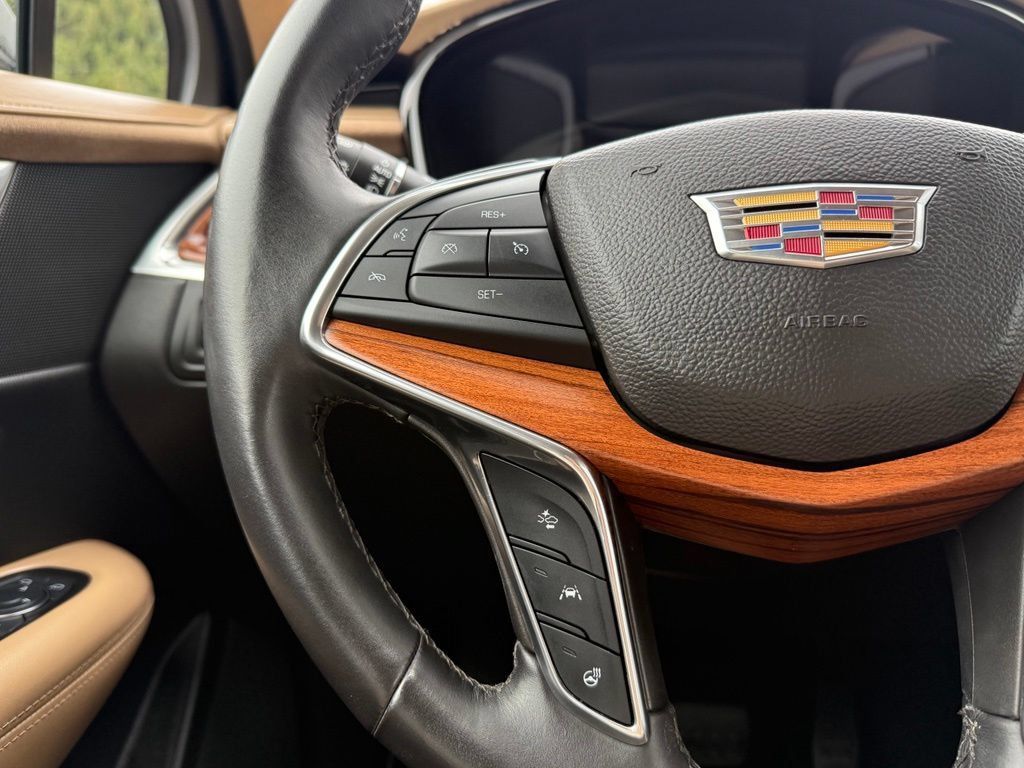 Used 2017 Cadillac XT5 Platinum AWD/4WD image 26