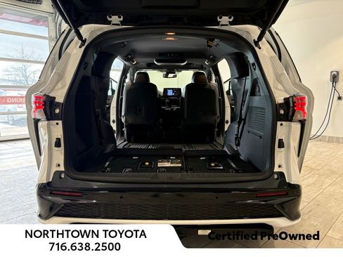 Used 2023 Toyota Sienna XSE w/ XSE Plus Package image 31