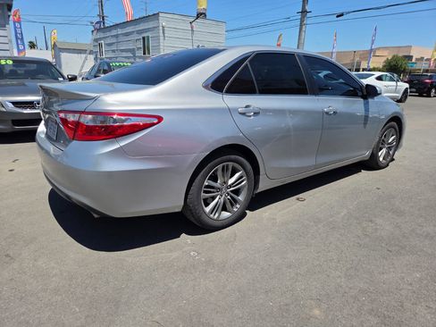 Used 2017 Toyota Camry SE FWD image 4
