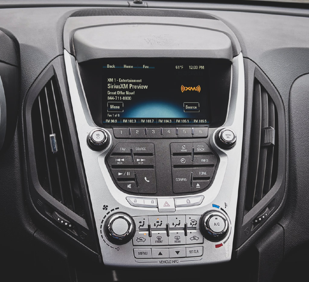Used 2015 Chevrolet Equinox LT w/ Driver Convenience Package AWD/4WD image 10