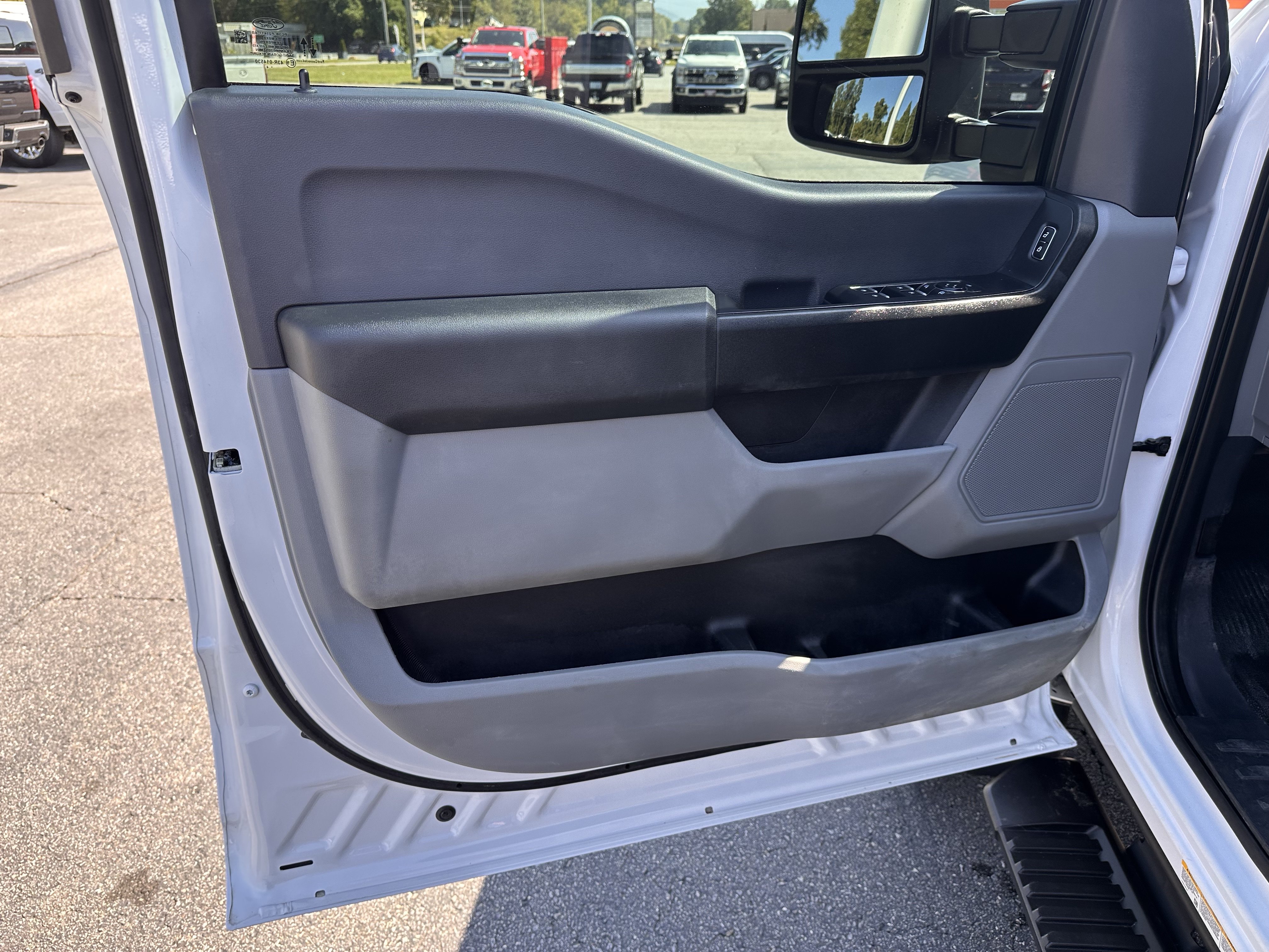 Used 2024 Ford F550 4x4 Crew Cab Super Duty image 7
