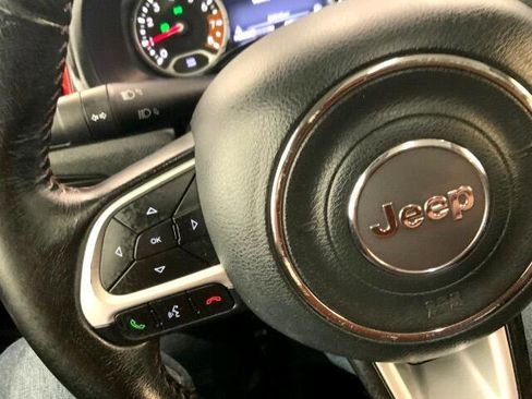 Used 2019 Jeep Renegade Trailhawk image 19