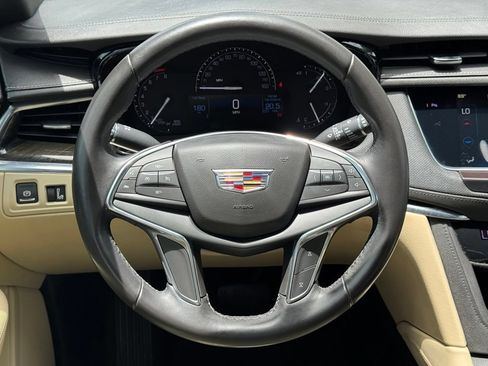 Used 2018 Cadillac XT5 FWD image 19
