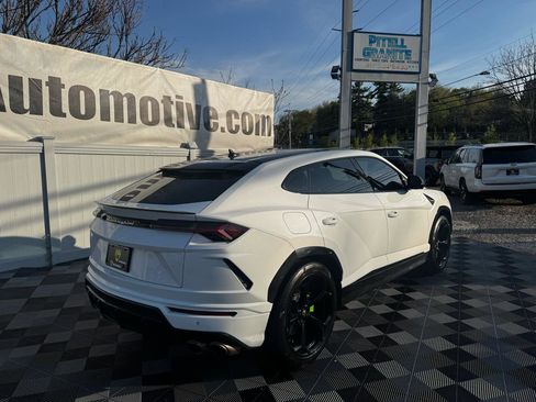 Used 2022 Lamborghini Urus image 6