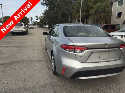 Used 2021 Toyota Corolla LE image 15