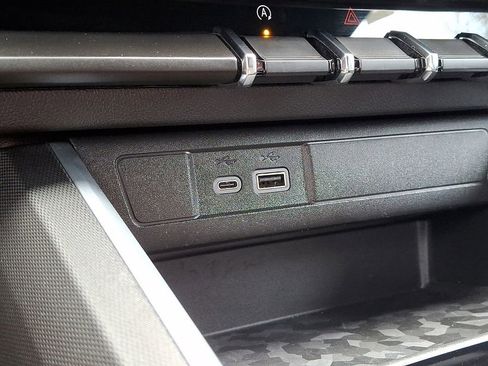 Used 2024 Chevrolet Colorado LT image 22