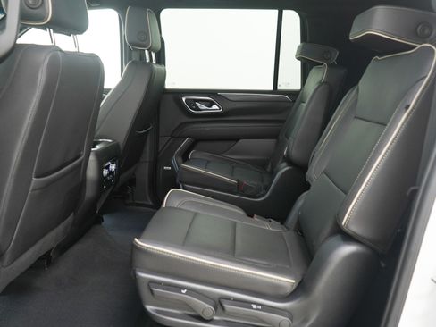 Used 2023 GMC Yukon XL SLT image 18