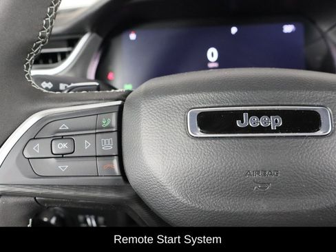 New 2025 Jeep Grand Cherokee Laredo image 8