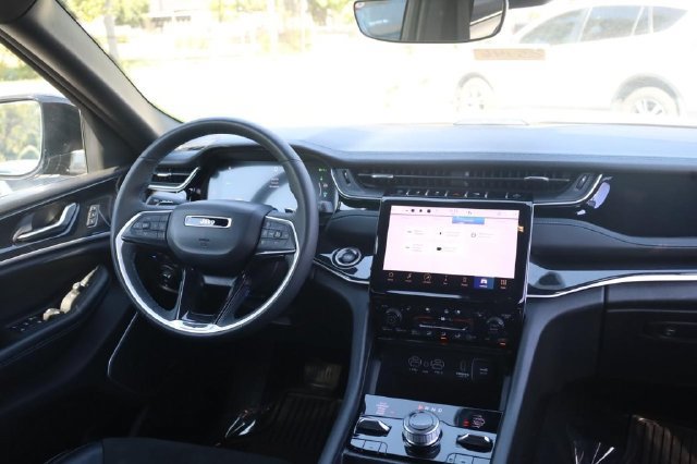 Used 2024 Jeep Grand Cherokee Trailhawk AWD/4WD image 23