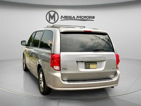 Used 2014 Dodge Grand Caravan R/T image 3
