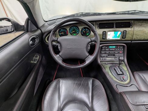 Used 2001 Jaguar XKR Convertible image 2