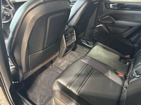 Used 2022 Porsche Cayenne image 20