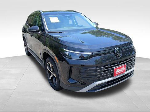 New 2025 Volkswagen Tiguan SE image 7