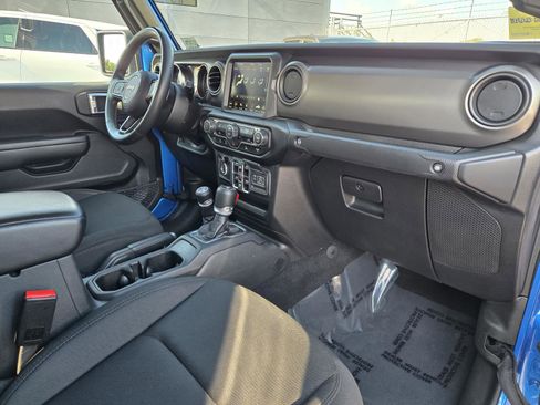 Used 2022 Jeep Gladiator Sport image 32