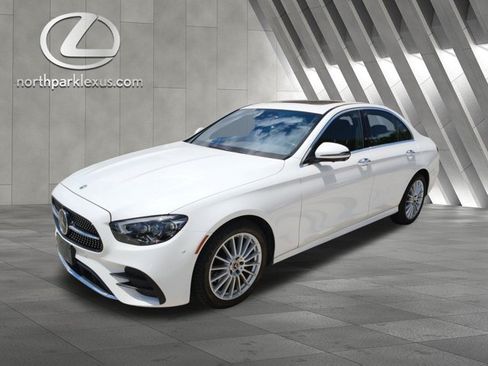 Used 2022 Mercedes-Benz E 350 4MATIC Sedan image 3