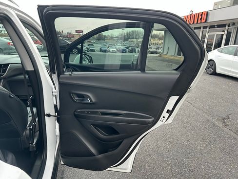 Used 2022 Chevrolet Trax LT w/ LT Convenience Package image 33