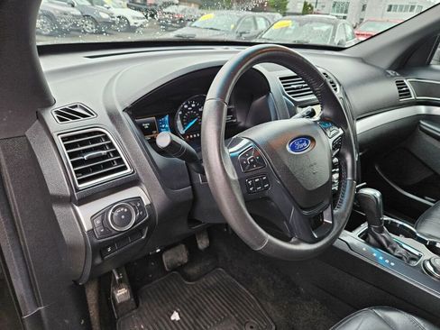 Used 2016 Ford Explorer XLT w/ Equipment Group 202A AWD/4WD image 20