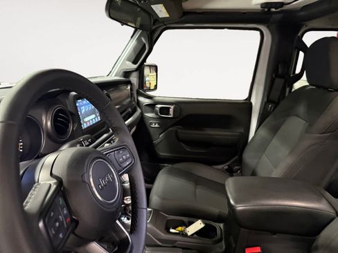 Used 2023 Jeep Gladiator Sport AWD/4WD image 10