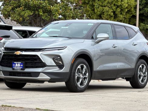 Used 2025 Chevrolet Blazer LT FWD image 11