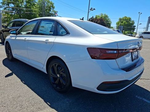 New 2026 Volkswagen Jetta SE FWD image 3