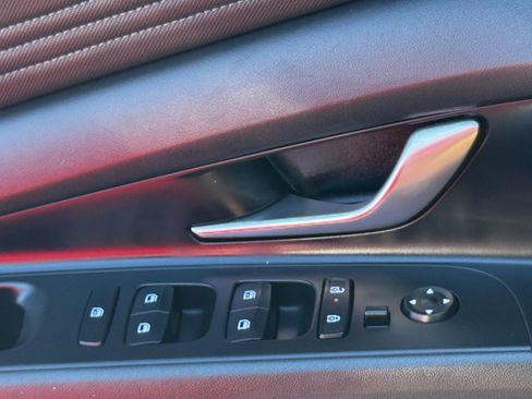 Used 2024 Hyundai Elantra Limited image 27