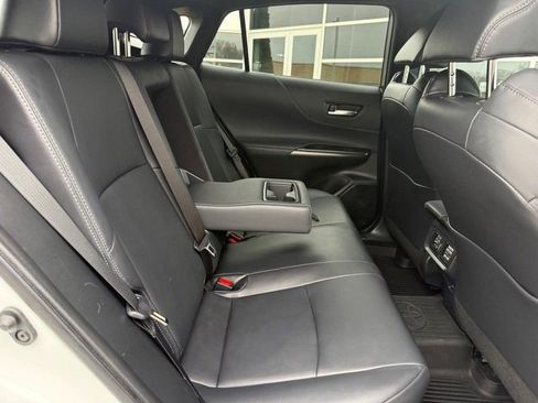 Used 2023 Toyota Venza XLE image 12