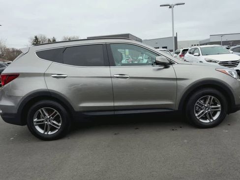 Used 2017 Hyundai Santa Fe Sport image 9