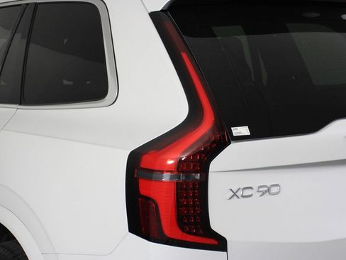 Certified 2026 Volvo XC90 B5 Core AWD/4WD image 18