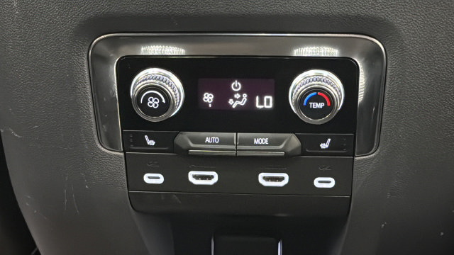 Used 2023 GMC Yukon Denali w/ Advanced Technology Package AWD/4WD image 45
