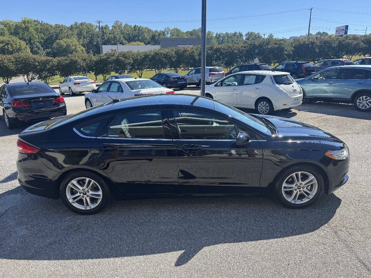 Used 2018 Ford Fusion SE w/ Fusion SE Technology Package FWD image 5