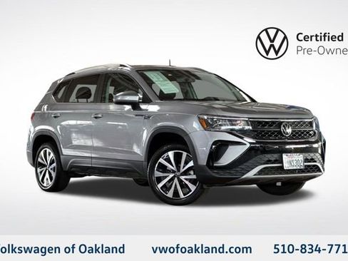 Certified 2022 Volkswagen Taos SE image 1