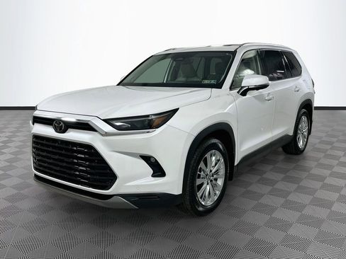 Used 2024 Toyota Grand Highlander AWD image 3