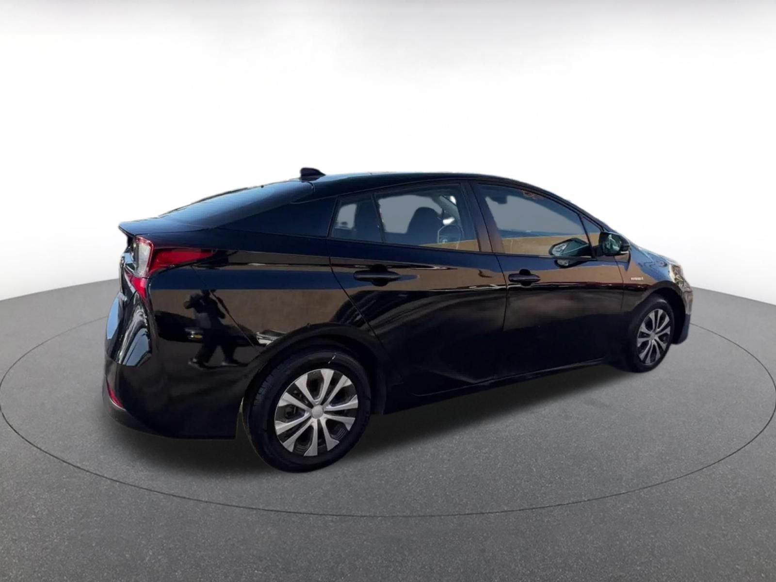 Used 2022 Toyota Prius LE FWD image 14