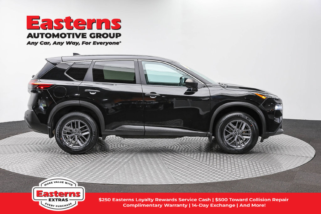Used 2023 Nissan Rogue S AWD/4WD image 5