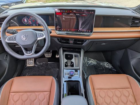 Used 2026 Volkswagen Tiguan SEL R-Line image 17