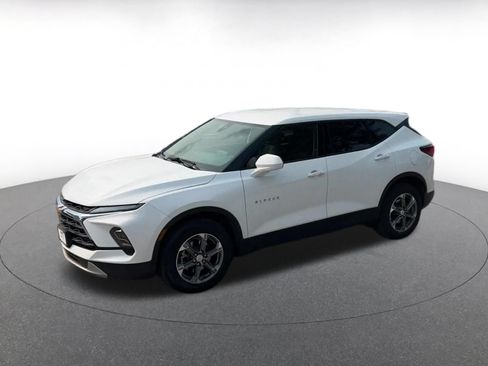 Used 2025 Chevrolet Blazer LT FWD image 8