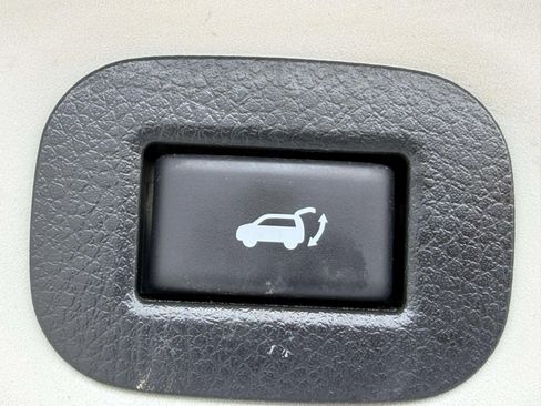 Used 2018 Nissan Rogue SV AWD/4WD image 7