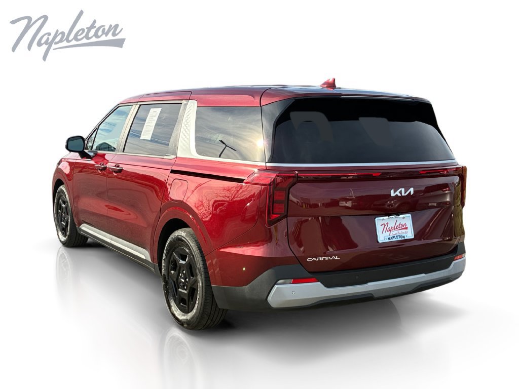 Used 2025 Kia Carnival FWD image 3
