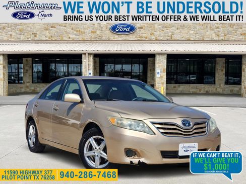 Used 2011 Toyota Camry LE image 1