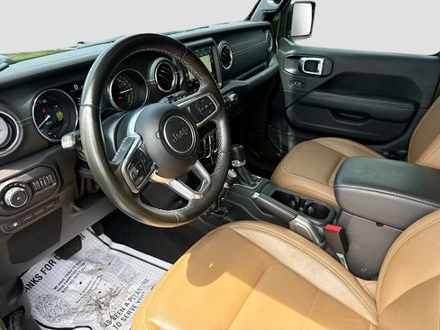 Used 2022 Jeep Wrangler Unlimited Sahara AWD/4WD image 26
