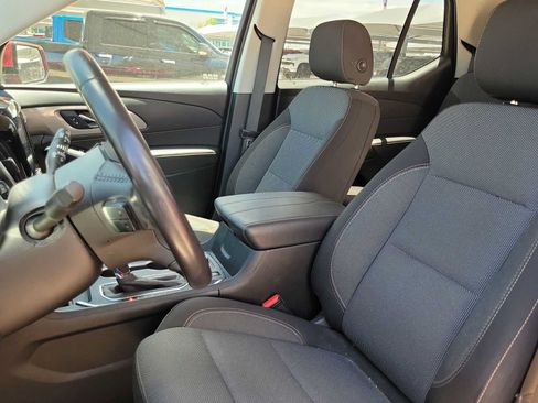 Used 2020 Chevrolet Traverse LT FWD image 15