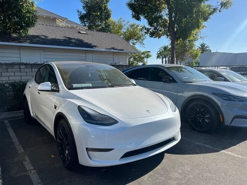 Used 2023 Tesla Model Y Performance AWD/4WD image 2