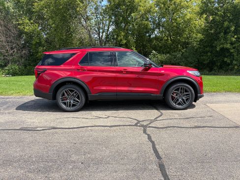 New 2026 Ford Explorer ST-Line w/ ST-Line Street Pack AWD/4WD image 8