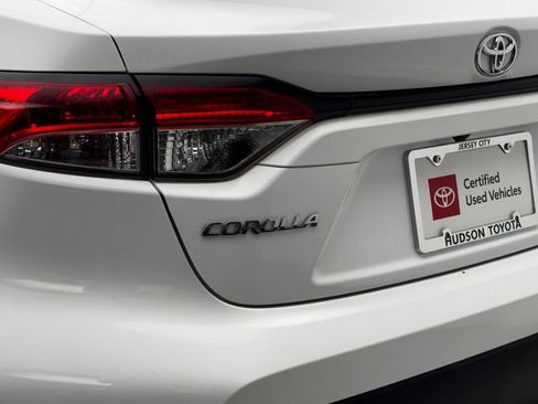 Used 2023 Toyota Corolla LE FWD image 3