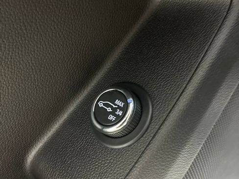 Used 2020 Chevrolet Traverse LT FWD image 18